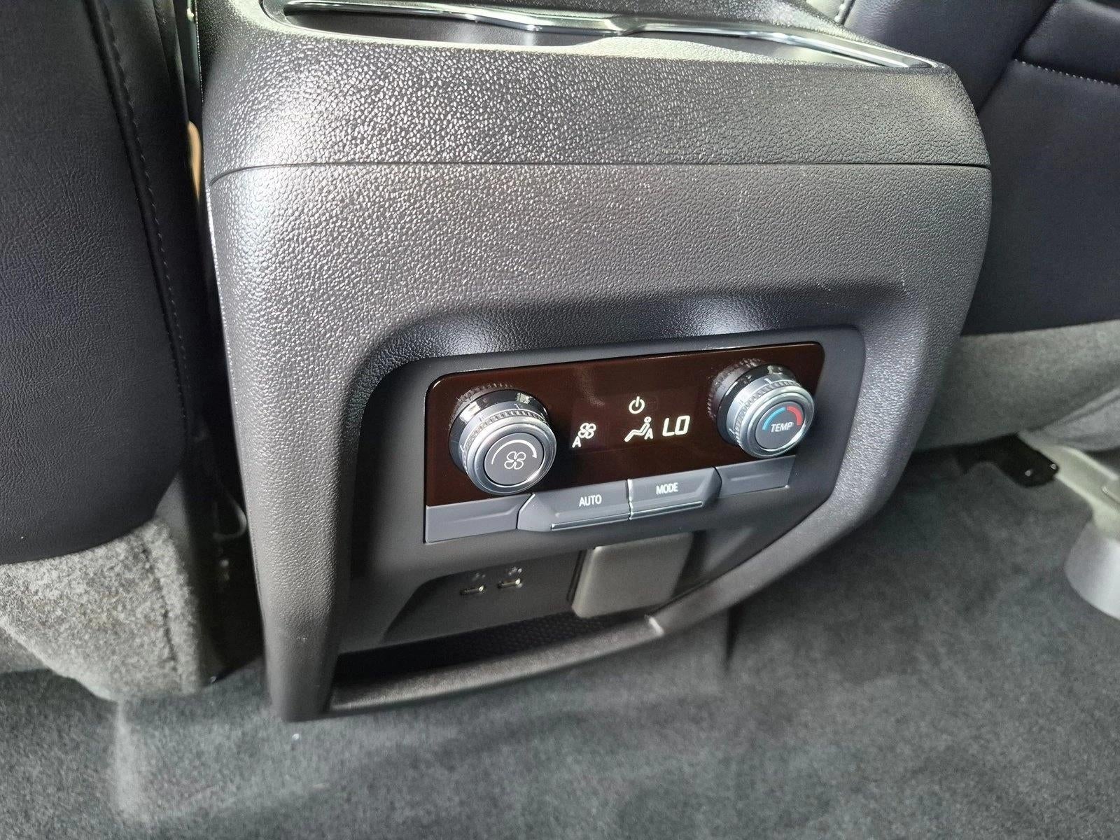 2025 GMC Acadia AT4