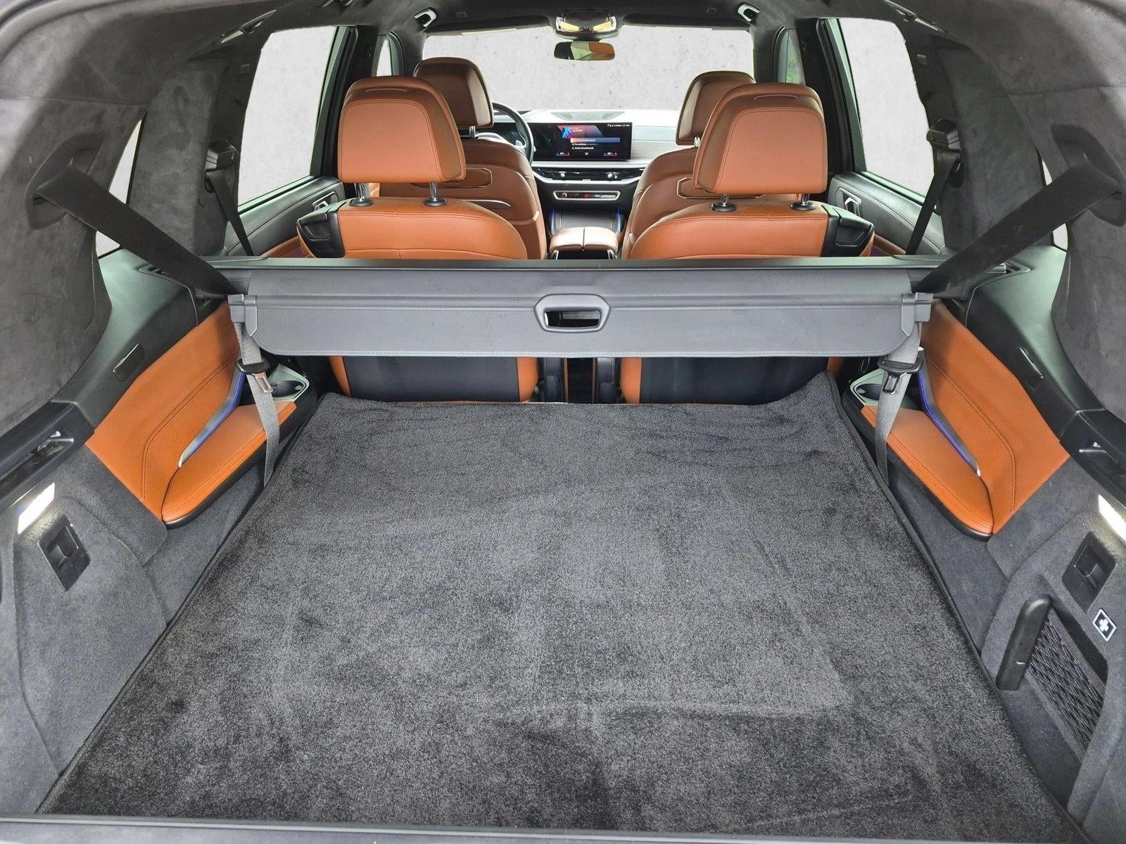2023 BMW X7 M60i