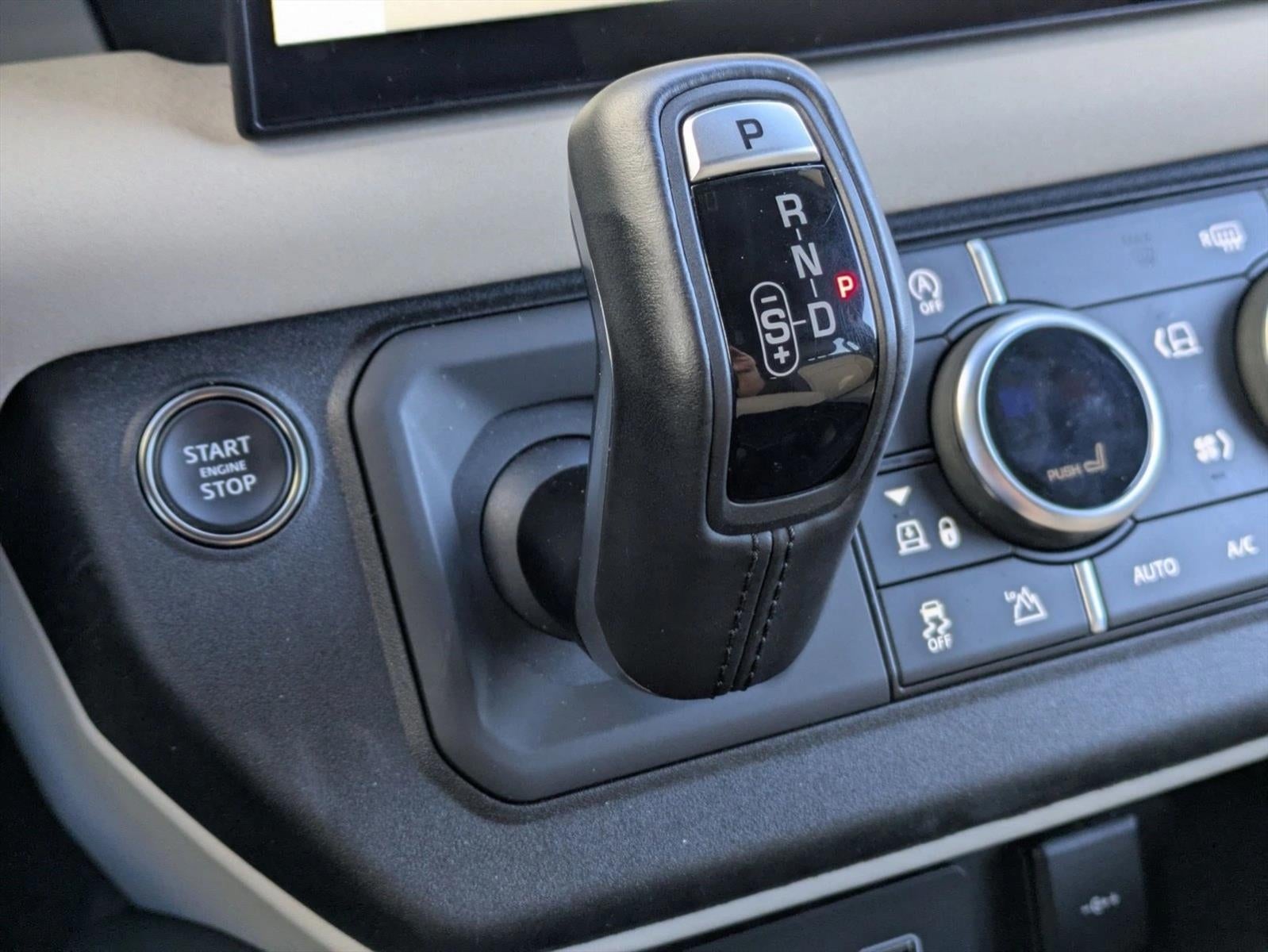 2023 Land Rover Defender 130 X-Dynamic SE