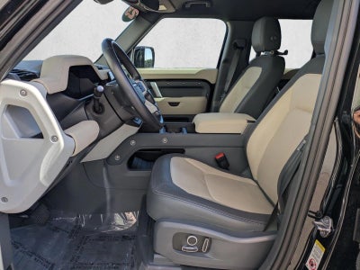 2023 Land Rover Defender 130 X-Dynamic SE