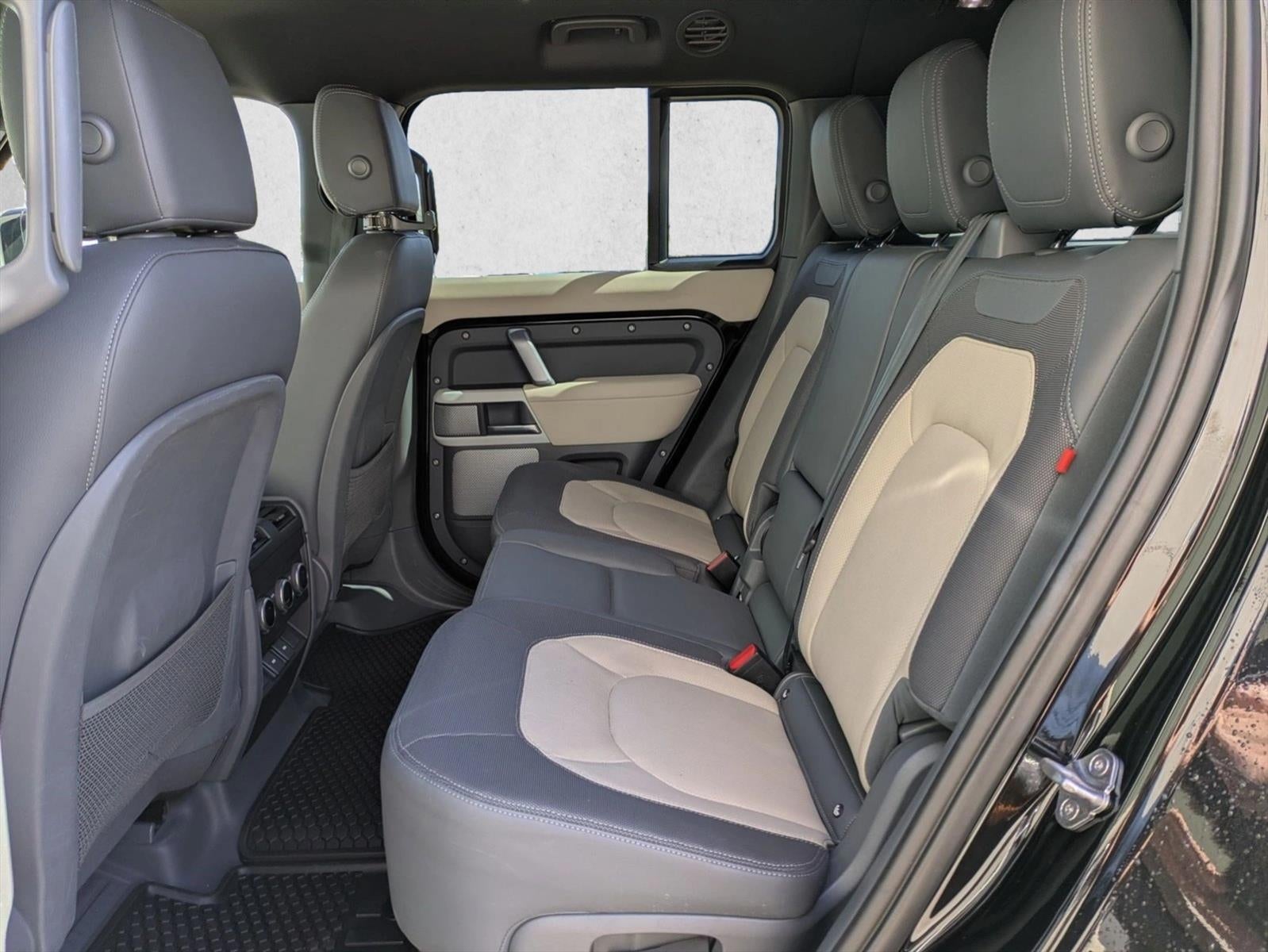2023 Land Rover Defender 130 X-Dynamic SE