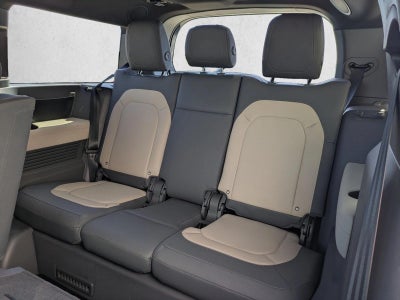 2023 Land Rover Defender 130 X-Dynamic SE