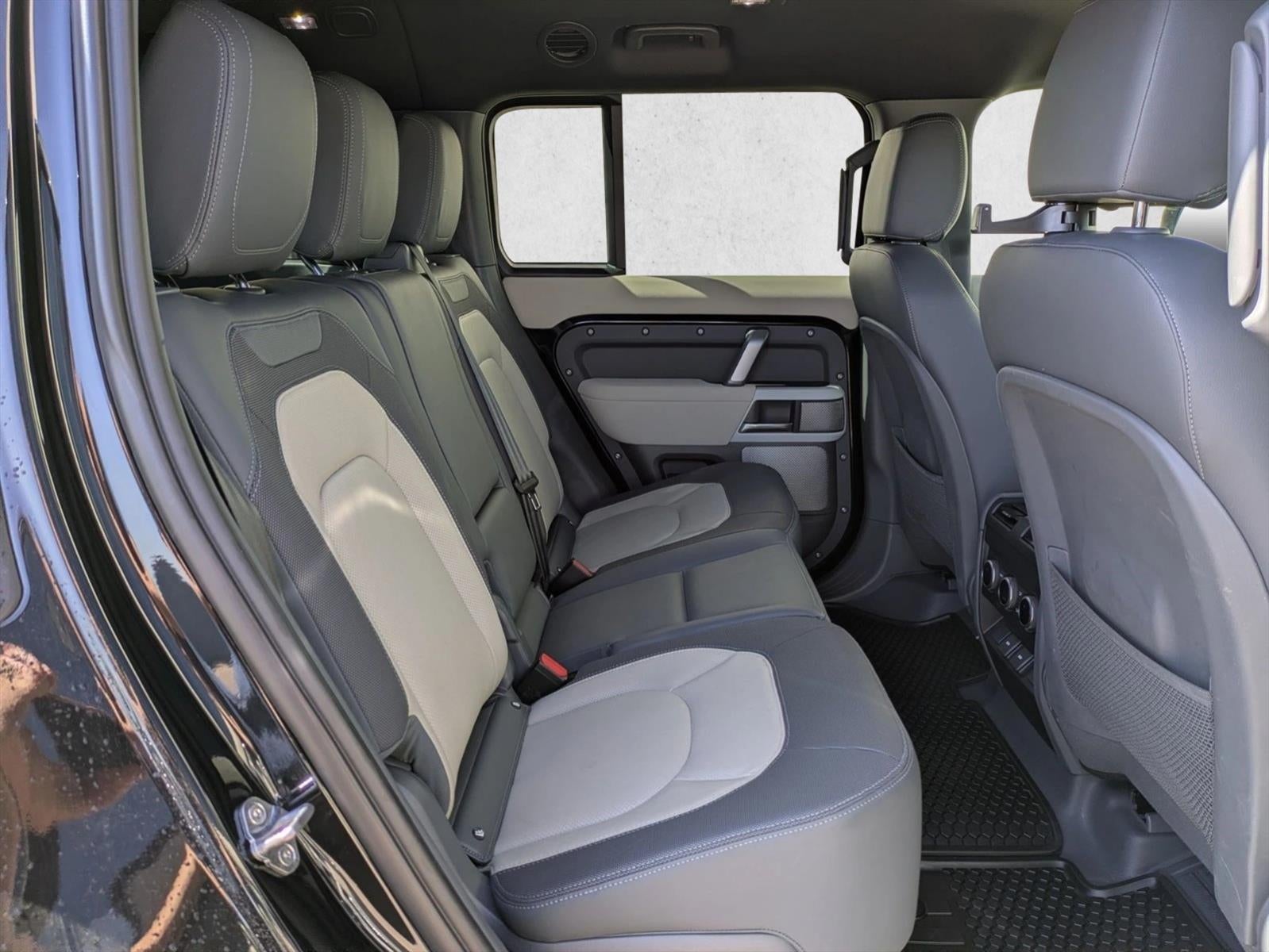 2023 Land Rover Defender 130 X-Dynamic SE