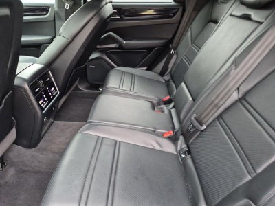 2022 Porsche Cayenne Base