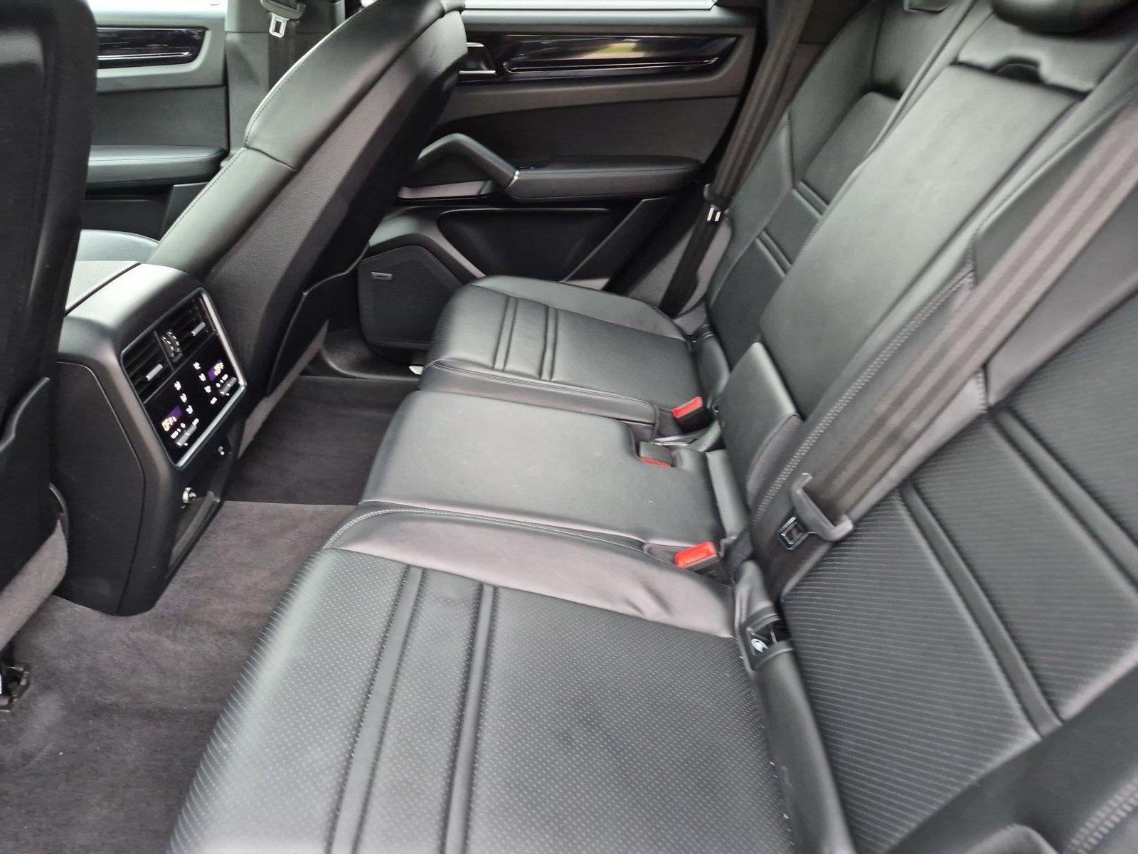 2022 Porsche Cayenne Base